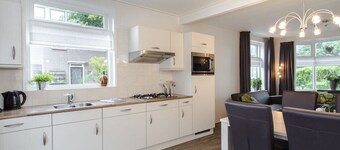 Casa de vacaciones en Nes con piscina