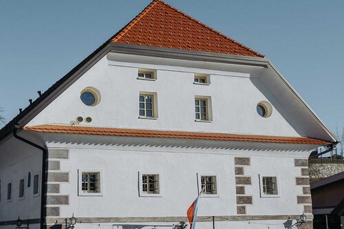 Enchanted Misty Valley Cottage Apartments - One Bedroom Apartment