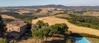 Appartement dans une maison de vacances avec WIFI, piscine, patio, animaux admis, vue panoramique
