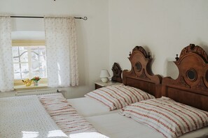 1 bedroom, travel crib, free WiFi