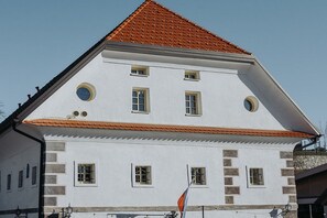 Exterior - Enchanted Misty Valley Cottage Apartments - Comfort One Bedroom Apartment (Sentjost nad Horjulom)