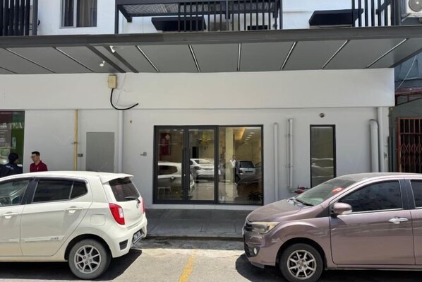 Exterior - Check Inn 5 (Kota Kinabalu)