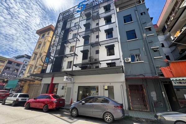 Exterior - Check Inn 5 (Kota Kinabalu)