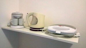 A white shelf with a coffee maker, a kettle, and a white toilet. - Apartments Relax Brela - Two Bedroom Apartment (Brela)