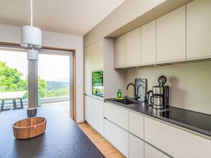 Ofen, Geschirrspüler, Hochstuhl