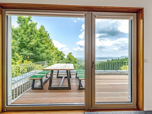 Wunderbares alleinstehendes Ferienhaus für 8 Leute mit  W-LAN, TV und Terrasse