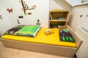 3 bedrooms, iron/ironing board, free WiFi