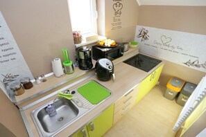 Fridge, microwave, oven, stovetop