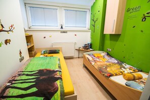 3 bedrooms, iron/ironing board, free WiFi