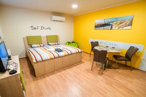 Iron/ironing board, free WiFi