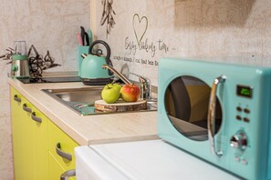 Fridge, microwave, stovetop, coffee/tea maker