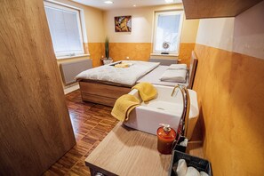 2 bedrooms, iron/ironing board, internet