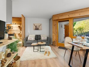 TV - Cosy apartment for 4 guests with WIFI, TV and patio (Icogne)