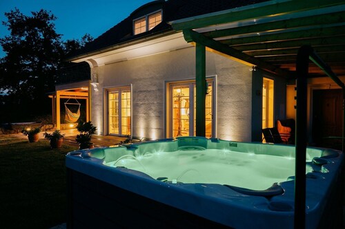 Secluded Escape Hilltop Villa with Hot-Tub - Two Bedroom Villa with Hot-Tub