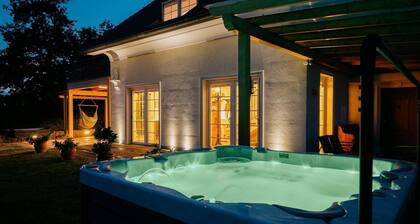 Secluded Escape Hilltop Villa with Hot-Tub - Two Bedroom Villa with Hot-Tub