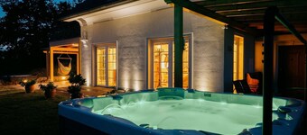 Secluded Escape Hilltop Villa with Hot-Tub - Two Bedroom Villa with Hot-Tub