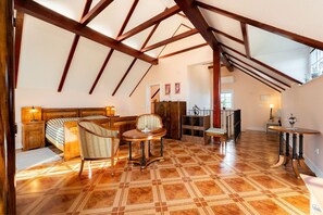 2 bedrooms, iron/ironing board, Internet