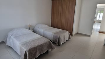3 dormitorios, tabla de planchar con plancha, wifi