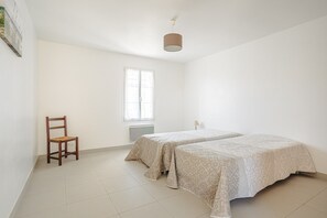 3 dormitorios, tabla de planchar con plancha, wifi
