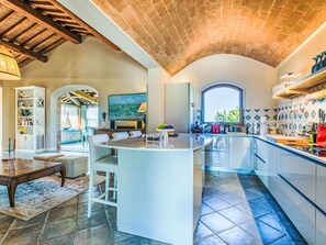 Oven, dishwasher, highchair