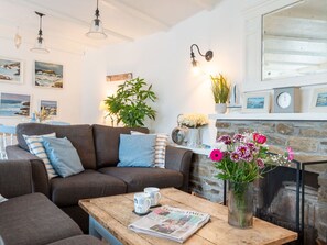 Interior - Stunning private villa for 4 people with WIFI, TV and terrace (Mevagissey)