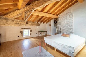 7 makuuhuonetta, Wi-Fi, vuodevaatteet