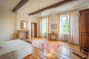 7 habitaciones, escritorio, wifi gratis y ropa de cama 