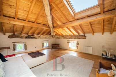 Large renovated house, ideal for a large family looking for peace and quiet.