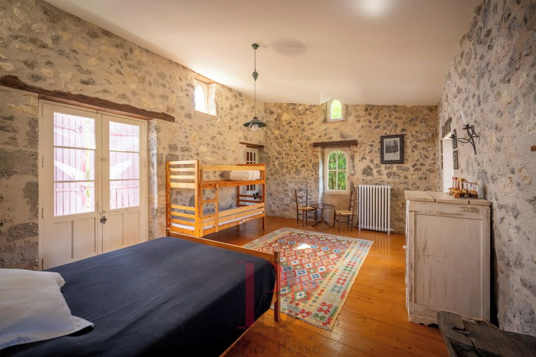 7 chambres, bureau, Wi-Fi gratuit, draps fournis