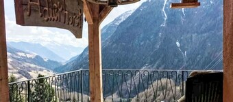 Wonderful private villa for 10 guests with patio, pets allowed and panoramic view