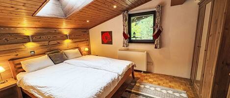 2 多间卧室、免费 WiFi