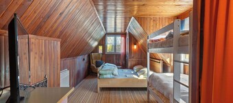 Stunning private villa for 6 guests with WIFI, TV, terrace and pets allowed