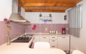 Fridge, oven, dishwasher, coffee/tea maker