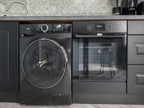 Een magnetron, een oven