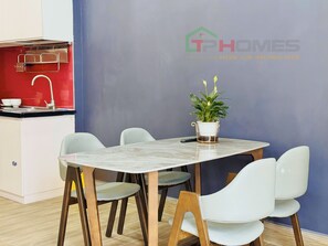 Comfort Double Room, Patio, City View | In-room dining