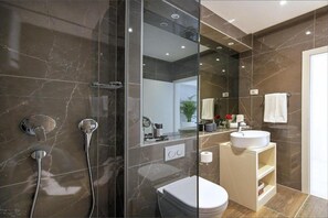 Douche, sèche-cheveux
