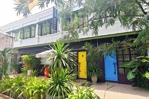 Ảnh chưa phân loại, 2 trong số 18 ảnh, nút