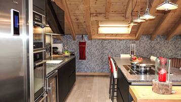 Four, lave-vaisselle, chaise haute