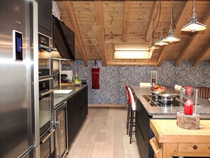 Oven, dishwasher, highchair