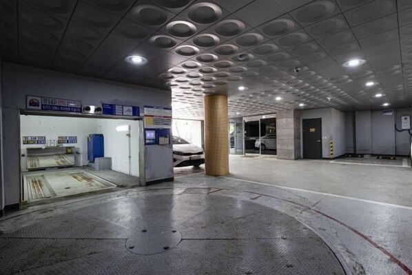 Bãi đậu xe tự phục vụ miễn phí 