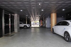 Bãi đậu xe tự phục vụ miễn phí 