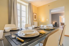 Apartment, 2 Bedrooms, City View | Dining room