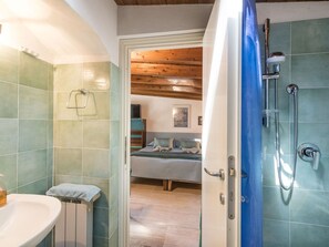 Bathroom - Beautiful private villa for 2 people with WIFI, A/C, TV, terrace and pets allowed (Sabaudia)