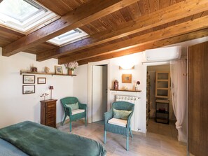 1 bedroom, travel crib, free WiFi