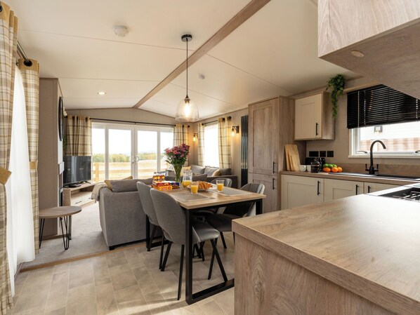 Dining - Lodge 15 by Interhome (Boat of Garten)