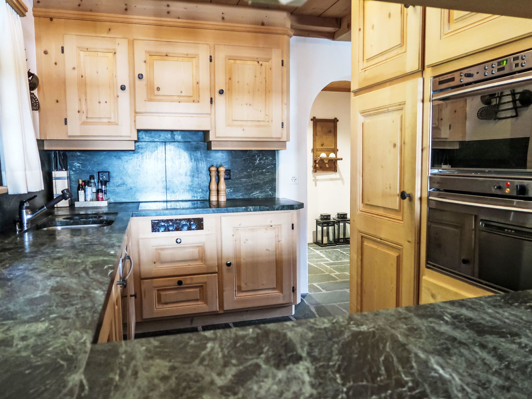 Fridge, oven, dishwasher, cookware/dishes/utensils