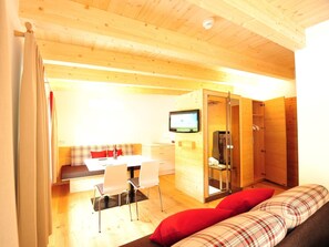 Interior - Beautiful apartment for 3 guests with WIFI and TV (Jerzens)