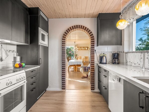 Fridge, microwave, dishwasher, cookware/dishes/utensils