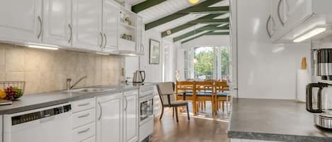 Fridge, microwave, dishwasher, cookware/dishes/utensils