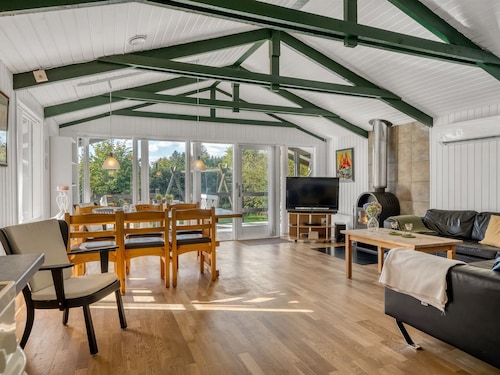 "Inola" - 3.5km from the sea by Interhome